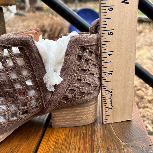 JEFFREY CAMPBELL TAGGART TAUPE SUEDE LEATHER ANKLE BOOTIES SIZE 7.5  NEW - Picture 12 of 15